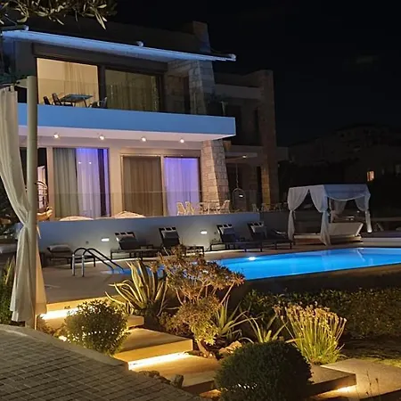 Made Of Blue Luxury Collection העיירה רתימנו